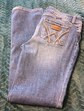 Wrangler Women's Medium Blue Boot Cut Jeans with Embroidered Pocket